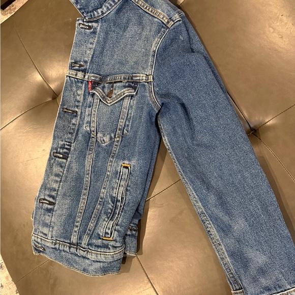 Levi's Classic Blue Jean Jacket - Picture 2 of 8